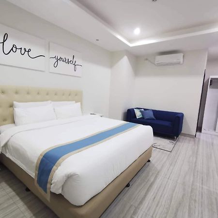 Davao City Hampton Suites מראה חיצוני תמונה
