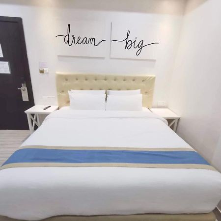 Davao City Hampton Suites מראה חיצוני תמונה