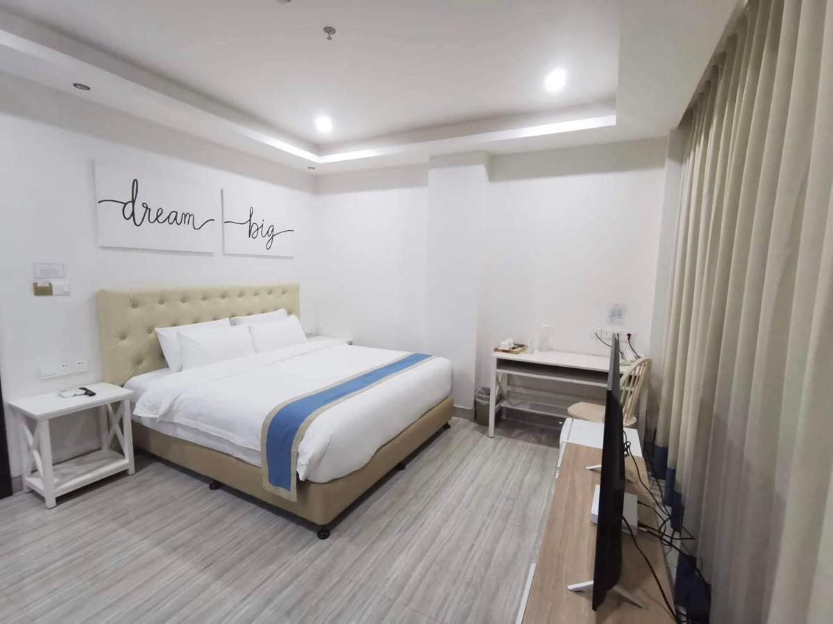 Davao City Hampton Suites מראה חיצוני תמונה