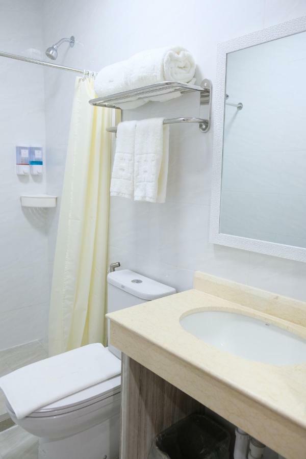 Davao City Hampton Suites מראה חיצוני תמונה