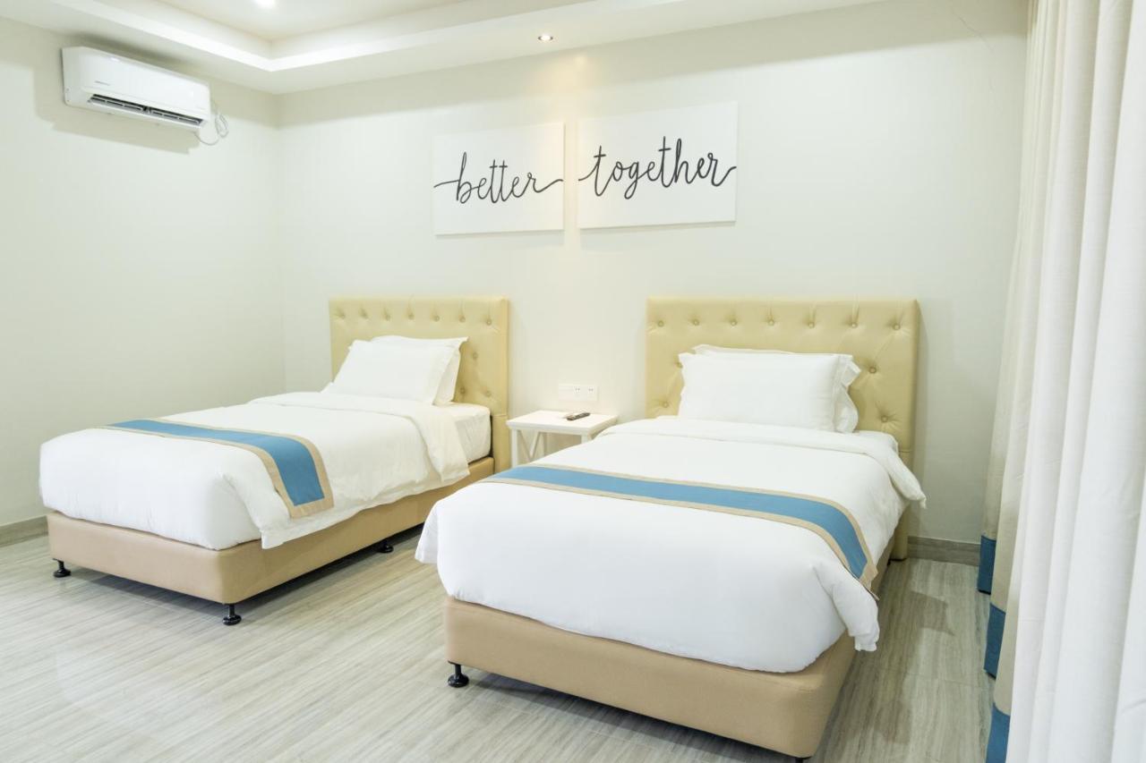 Davao City Hampton Suites מראה חיצוני תמונה